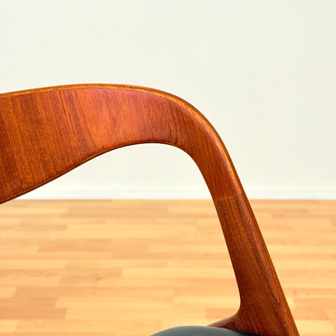 Danish set of 2+2 dining chairs in teak by Johannes Andersen