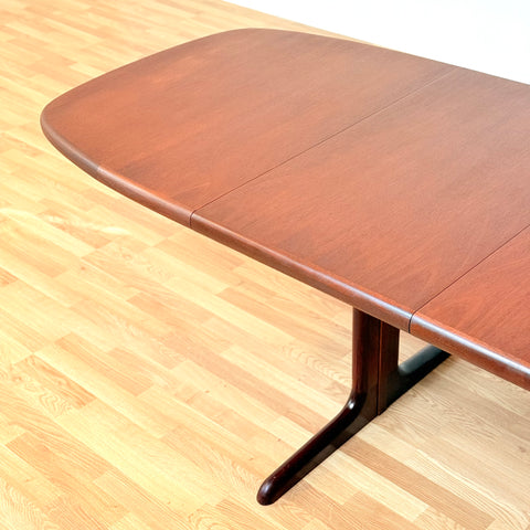 Danish oval dining table in mahogany by Skovby Møbelfabrik