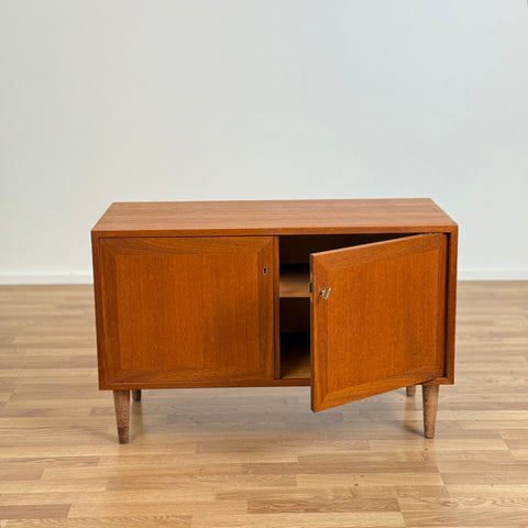 Storage cabinet in teak