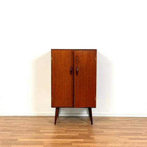 DO NOT PUBLISH, KEY OR MAGNET FIXING Cabinet in teak, 1950s-60s, Denmark - Beyo Vintage