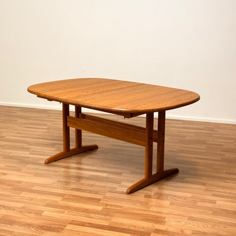 Danish oval dining table in oak by Gangsø
