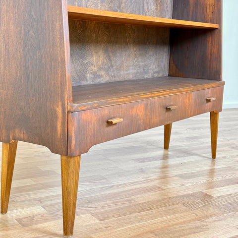 Bookshelf in walnut