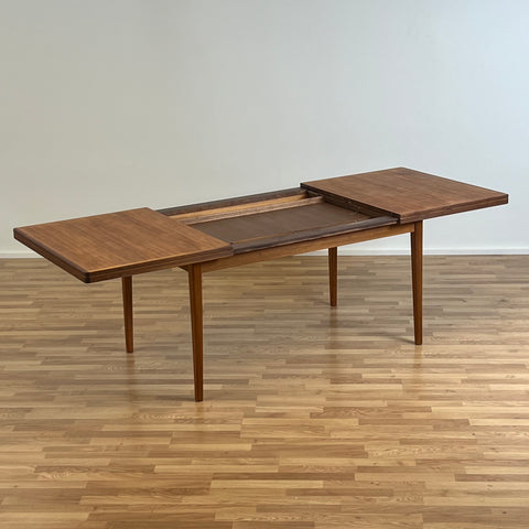 Dining table in walnut, Skaraborg, Sweden