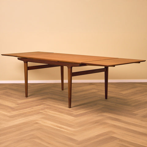Danish rectangular dining table in teak by Johannes Andersen for Uldum