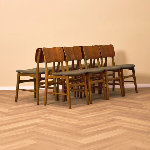 Dansk matstol i teak och ek av Ib Kofod-Larsen