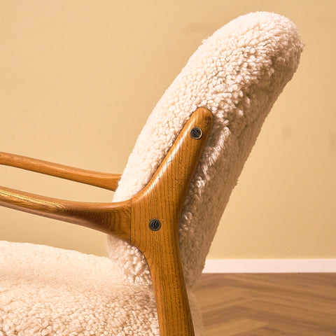 Inge Andersson Domus Oak Armchair with Cream Sheepskin, close-up of the oak frame and backrest