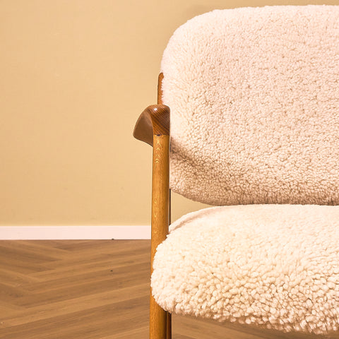 Inge Andersson Domus Oak Armchair with Cream Sheepskin, front view of the seat and backrest