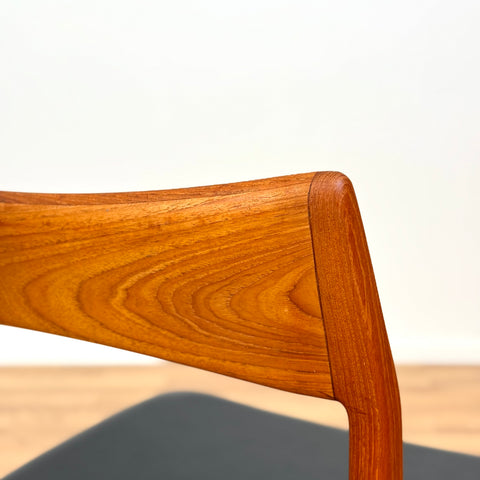 Set of 6 dining chairs in teak by Henning Kjaernulf. A for Vejle Stolefabrik, 1950s-60s, Denmark - Beyo Vintage
