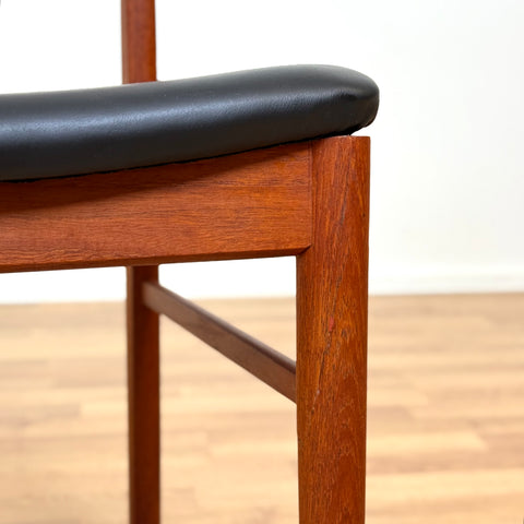 Set of 6 dining chairs in teak by Henning Kjaernulf. A for Vejle Stolefabrik, 1950s-60s, Denmark - Beyo Vintage