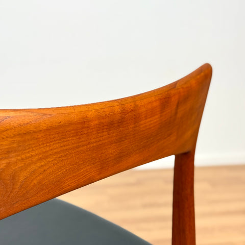 Set of 6 dining chairs in teak by Henning Kjaernulf. A for Vejle Stolefabrik, 1950s-60s, Denmark - Beyo Vintage