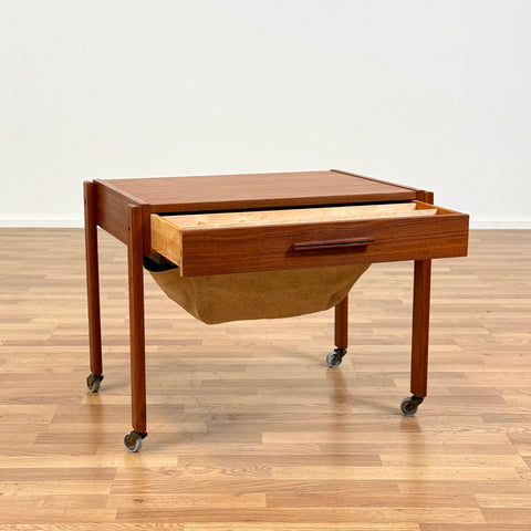 Side table / Sewing table in teak, 1950s-60s, Denmark - Beyo Vintage