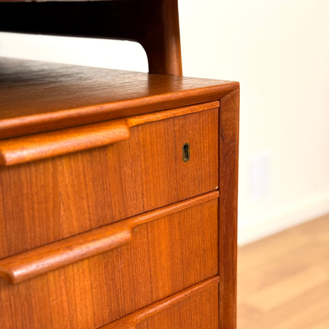 Writing desk "Model 75" in teak by Gunni Omann for Omann Jun A/S, 1960s-70s, Denmark - Beyo Vintage