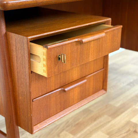 Writing desk "Model 75" in teak by Gunni Omann for Omann Jun A/S, 1960s-70s, Denmark - Beyo Vintage