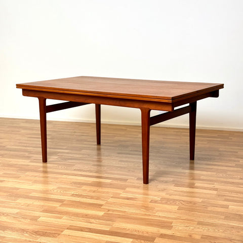 Dining table in teak by Vejle Stole & Furniture Factory, 1950s-60s, Denmark - Beyo Vintage