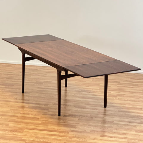 Dining table with two leaves, Denmark - Beyo Vintage