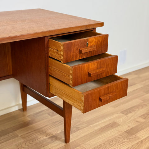 PRICE Writing desk in teak, 1950s-60s, Denmark - Beyo Vintage