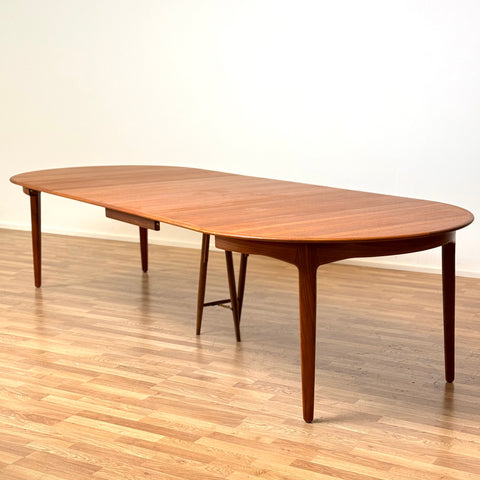 Round dining table in teak, model 62 by Sorö Stolefabrik, 1950s-60s, Denmark - Beyo Vintage