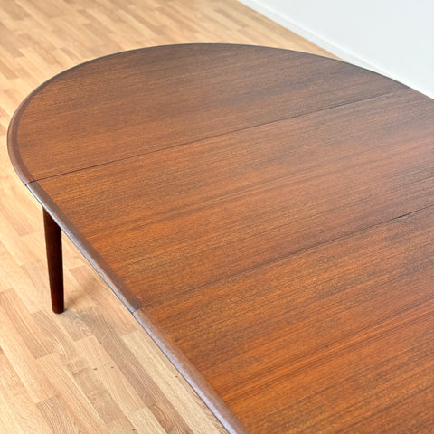 PRICE Round dining table in Santos rosewood by Torbjörn Afdal for Bruksbo, 1950s-60s, Norway - Beyo Vintage