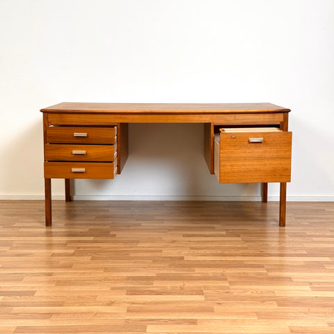 Writing desk in walnut by Gordon Russell for Averskogs möbelfabrik, 1960s-70s, Sweden - Beyo Vintage