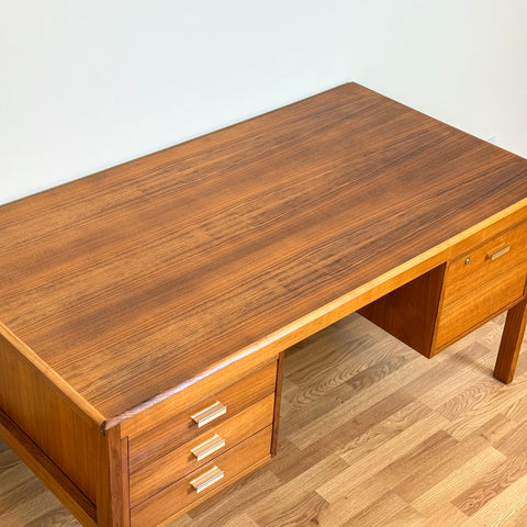 Writing desk in walnut by Gordon Russell for Averskogs möbelfabrik, 1960s-70s, Sweden - Beyo Vintage