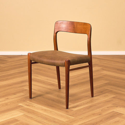 Niels O. Møller Model 75 Teak Dining Chair with Dark Brown Leather Seat, three-quarter view