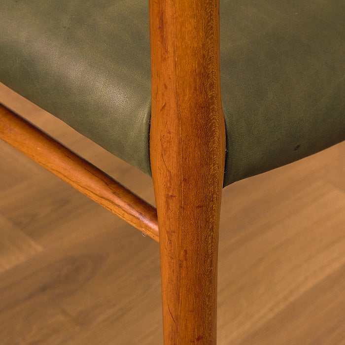 Niels O. Møller Model 75 Teak Dining Chair with Green Leather Seat, condition detail 3