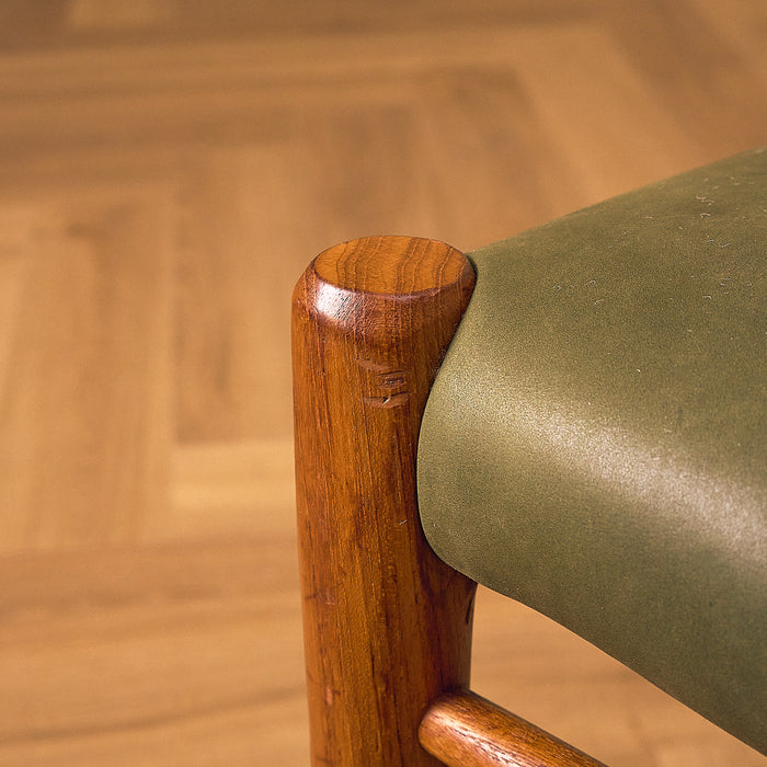 Niels O. Møller Model 75 Teak Dining Chair with Green Leather Seat, condition detail 21
