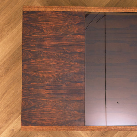 Torbjørn Afdal Santos Rosewood Coffee Table with Glass Display and Drawer, close-up of the top and glass