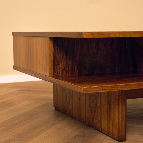 Torbjørn Afdal Santos Rosewood Coffee Table with Glass Display and Drawer, close-up of the open end and panel leg