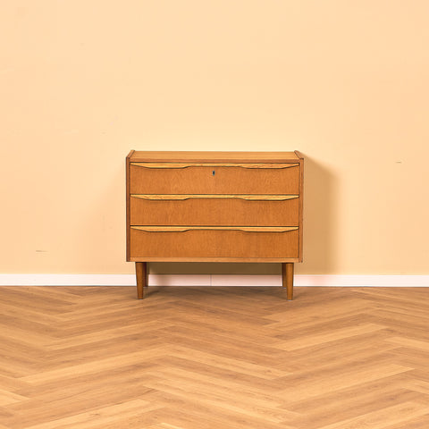 Danish chest of drawers in oak