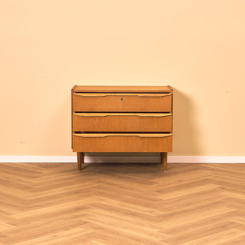 Danish chest of drawers in oak