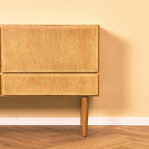 Danish Oak Sideboard with Four Drawers, close-up of the drawer fronts in oak