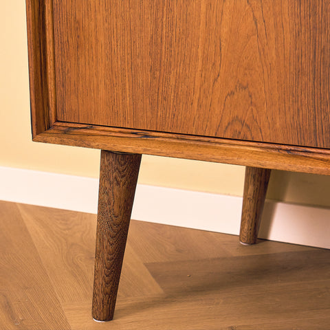 Danish Santos Rosewood Sideboard, close-up of the splayed legs