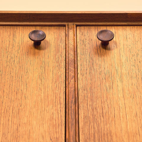 Danish Santos Rosewood Sideboard, close-up of the turned knobs