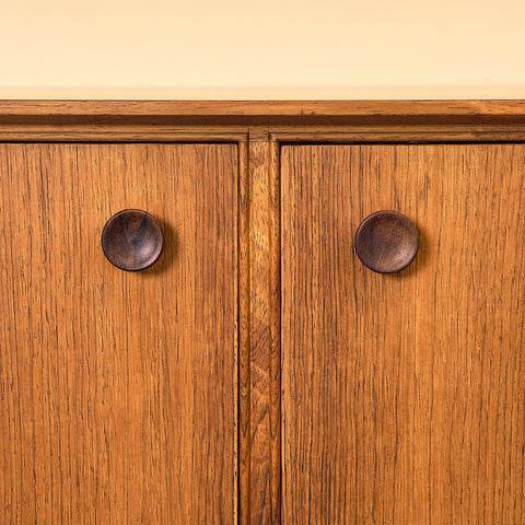 Danish Santos Rosewood Sideboard, close-up of the knobs and door frame