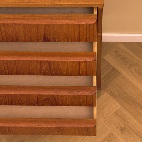 Danish Teak Chest of Four Drawers, close-up of the open drawers in teak