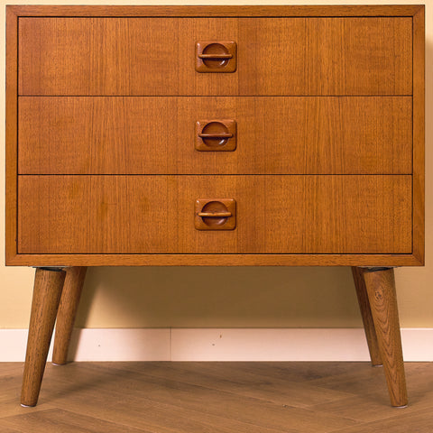 Small Danish Teak Chest of Three Drawers, close-up of the carved handles in teak