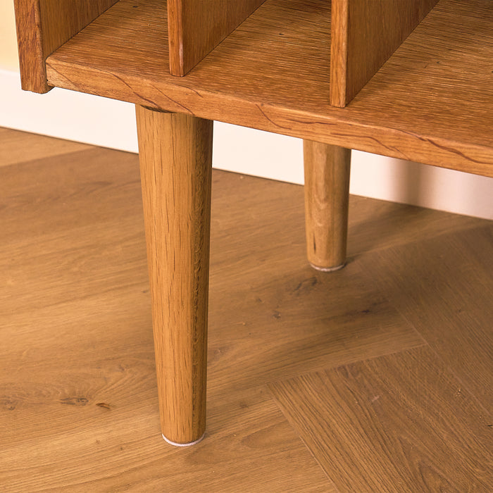 Danish Oak Bookshelf with Record Dividers, close-up of the tapered oak legs
