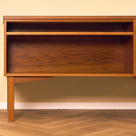 Danish Teak Writing Desk with Shelved Back, close-up of the open shelf on the back in teak