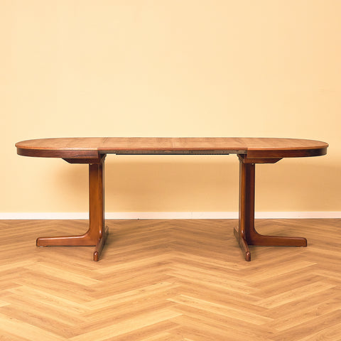 Extendable Danish Mahogany Dining Table, extended with 2 leaves