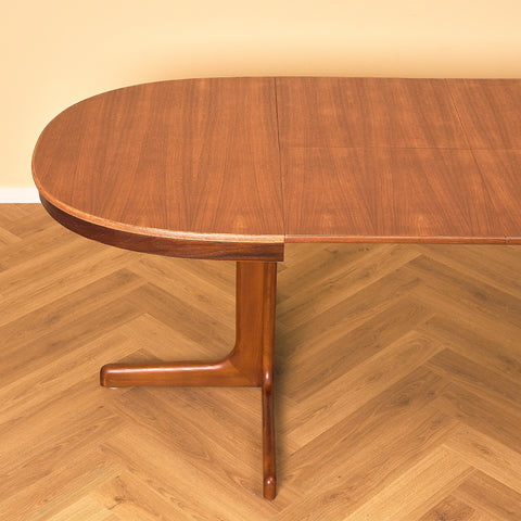 Extendable Danish Mahogany Dining Table, close-up of the extension leaf