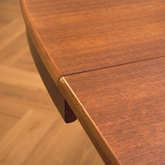 Extendable Danish Mahogany Dining Table, close-up of the top grain in mahogany