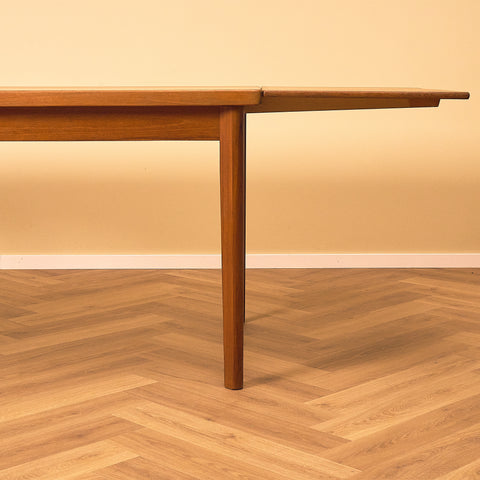 Danish Teak Draw-Leaf Dining Table, close-up of the extended right end