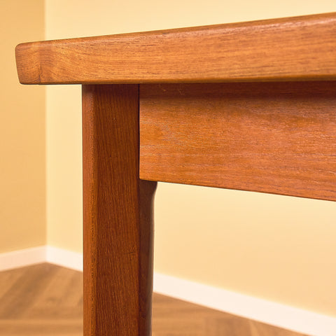 Danish Teak Draw-Leaf Dining Table, close-up of the leg and apron joint
