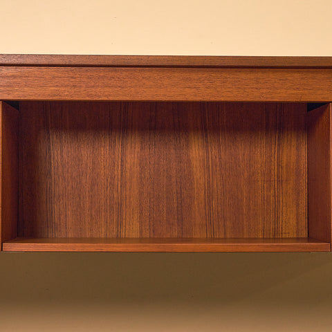 Domino Møbler Dark Teak Writing Desk with Six Drawers, close-up of the centre compartment at the back